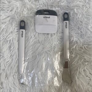 Cricut White and Gray Craft Tool Duo